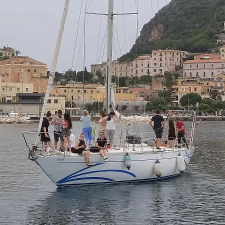 Hotel na wodzie Barca A Vela Breeze