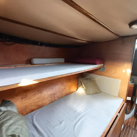 Barca A Vela Breeze Hotel na wodzie *